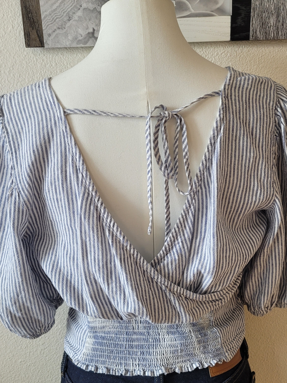 Abercrombie & Fitch Blue and White Striped Open Tie-Back Crop Top Small
